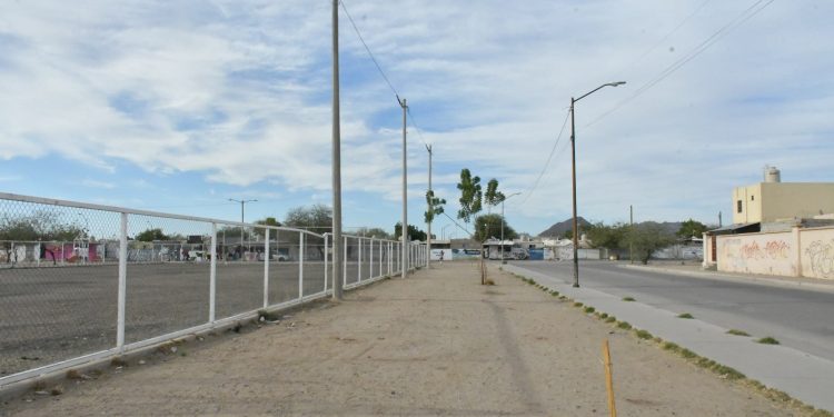 Beneficia Ayuntamiento de Hermosillo a familias de Tierra Nueva con programa “Ilumina Tu Calle”