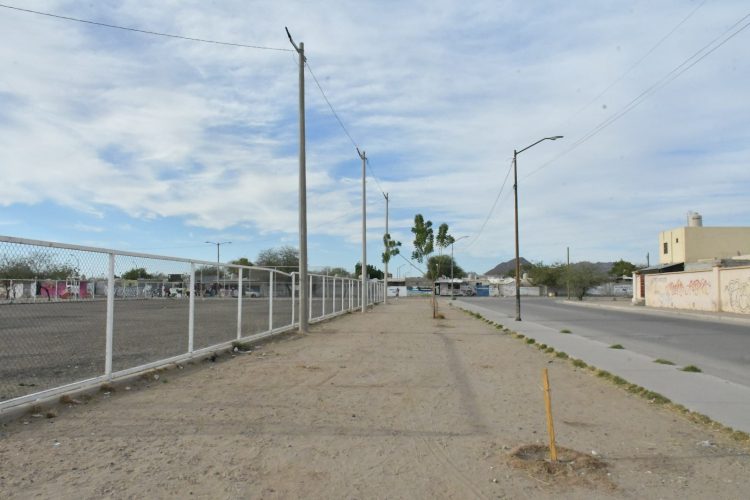 Beneficia Ayuntamiento de Hermosillo a familias de Tierra Nueva con programa “Ilumina Tu Calle”