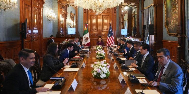 Recibe presidenta de México a la secretaria de Seguridad Nacional de los Estados Unidos, Kristi Noem