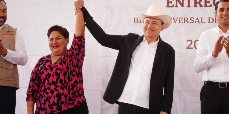 Gobernador Durazo entrega a más de 760 estudiantes de secundaria Beca Universal Rita Cetina