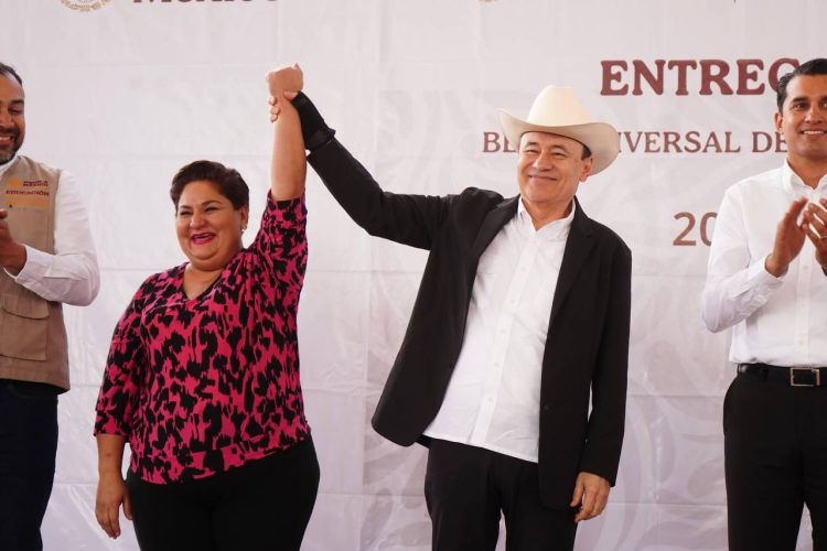 Gobernador Durazo entrega a más de 760 estudiantes de secundaria Beca Universal Rita Cetina