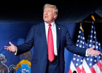 Juez bloquea deportaciones masivas bajo ley de 1798 invocada por Trump