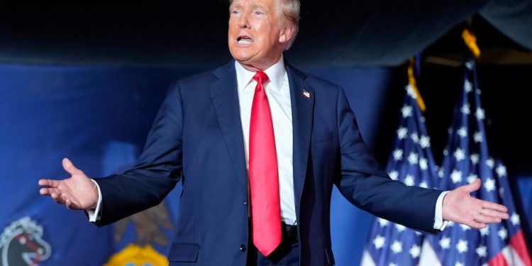 Juez bloquea deportaciones masivas bajo ley de 1798 invocada por Trump
