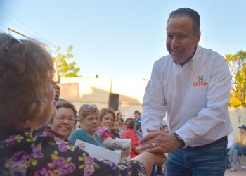 Atiende Toño Astiazarán a vecinos de la Balderrama en Miércoles en Tu Colonia