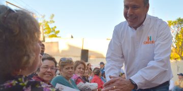 Atiende Toño Astiazarán a vecinos de la Balderrama en Miércoles en Tu Colonia