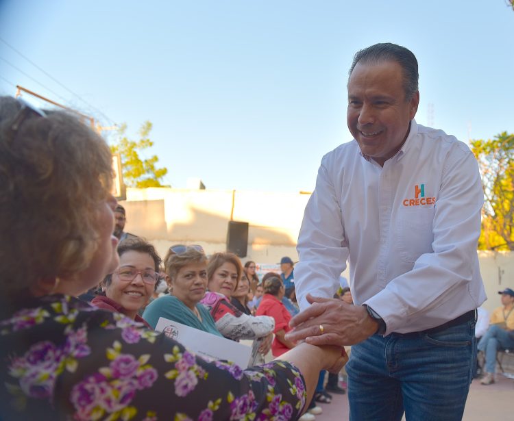 Atiende Toño Astiazarán a vecinos de la Balderrama en Miércoles en Tu Colonia