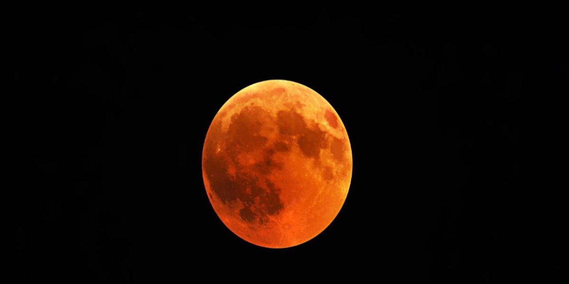 Hermosillenses y Arizona podrán ser testigos hoy del eclipse total lunar