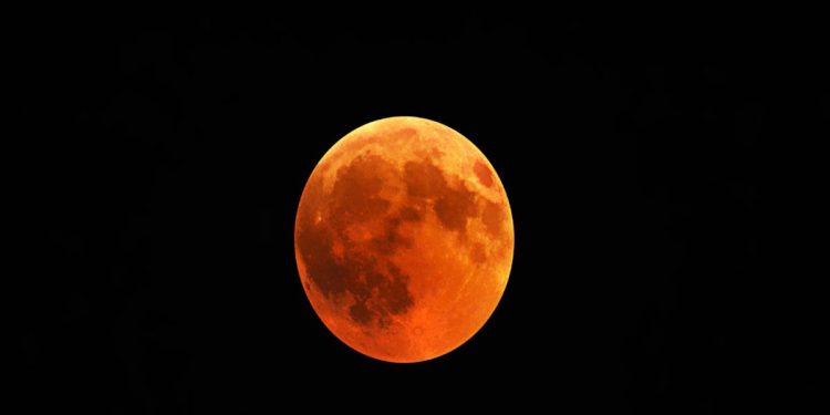 Hermosillenses y Arizona podrán ser testigos hoy del eclipse total lunar