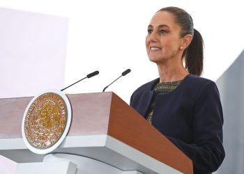 Claudia Sheinbaum firma decreto para expedir ocho leyes secundarias en materia energética que recuperan a PEMEX y CFE como empresas públicas del estado