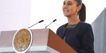 Claudia Sheinbaum firma decreto para expedir ocho leyes secundarias en materia energética que recuperan a PEMEX y CFE como empresas públicas del estado