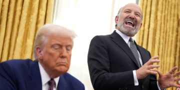Aranceles a México y Canadá entrarán en vigor, Trump fijará niveles: jefe Comercio de EU