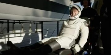 Los Astronautas que estuvieron varados 9 meses en el espacio llegan finalmente a la Tierra