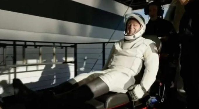 Los Astronautas que estuvieron varados 9 meses en el espacio llegan finalmente a la Tierra