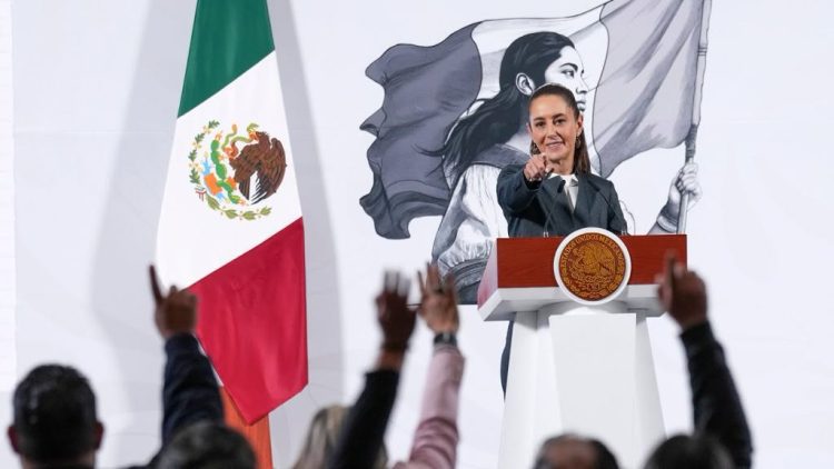 EN 2025 CUMPLIREMOS EL COMPROMISO DE QUE TODAS LAS MEXICANAS DE 60 A 64 AÑOS RECIBAN LA PENSIÓN MUJERES BIENESTAR: SHEINBAUM