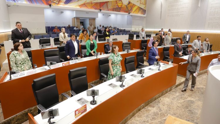 Aprueba Congreso de Sonora revocación de mandato de regidora y envía reformas a comisiones para su análisis