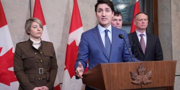 Anuncia Trudeau imposición de aranceles de 25% a EU; urge a evitar guerra commercial