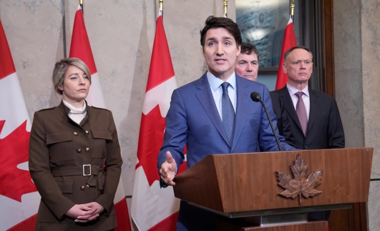 Anuncia Trudeau imposición de aranceles de 25% a EU; urge a evitar guerra commercial