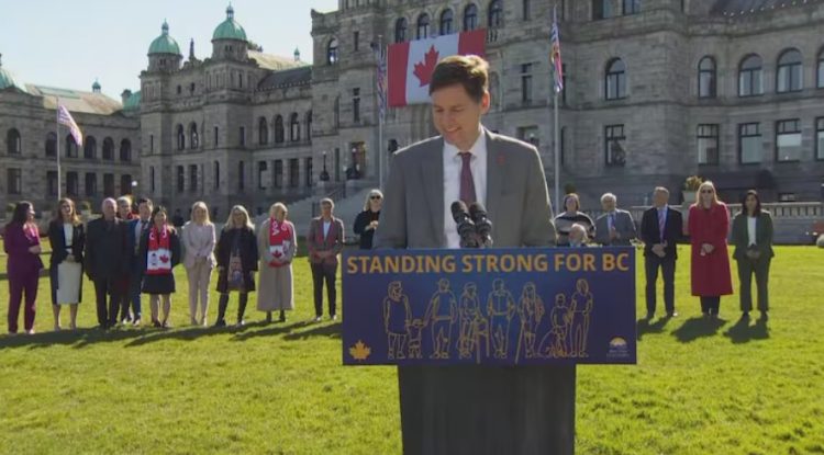 Eby afirma que la Columbia Británica planea cobrar peajes a los camiones que viajan de Canada a Alaska