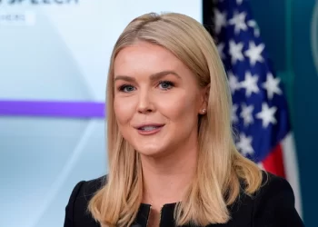 Vehículos de México y Canadá quedan exentos de aranceles un mes: EU