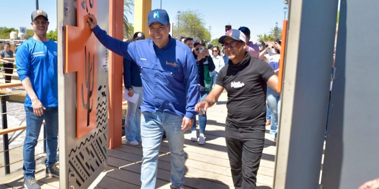 Impulsa Toño Astiazarán el turismo con puerta en muelle de Bahía de Kino y anuncia nuevo andador peatonal