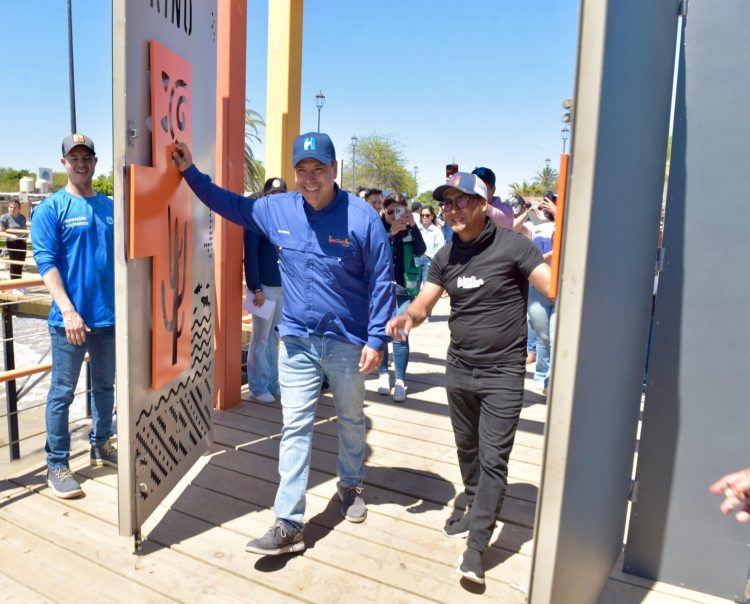 Impulsa Toño Astiazarán el turismo con puerta en muelle de Bahía de Kino y anuncia nuevo andador peatonal