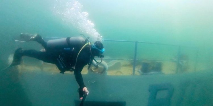 Consolida Gobernador Durazo a San Carlos como destino mundial de buceo con nuevo arrecife artificial