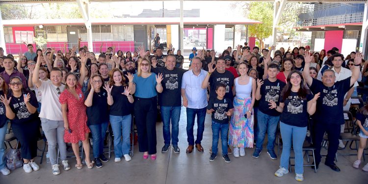 Reconoce Toño Astiazarán a graduados del Taller de Lengua de Señas Mexicana