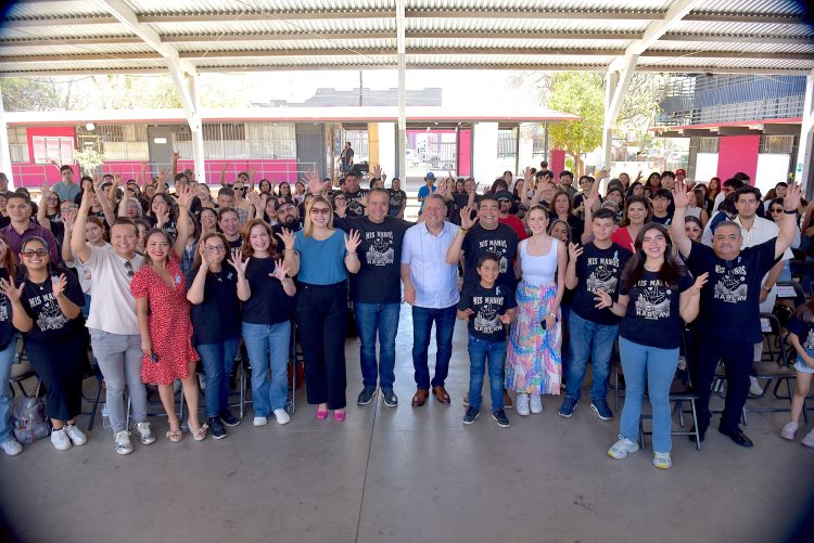 Reconoce Toño Astiazarán a graduados del Taller de Lengua de Señas Mexicana