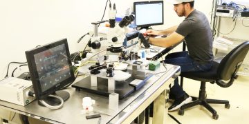 Gobernador Durazo fortalece especialización de jóvenes universitarios en semiconductores con infraestructura de alta tecnología