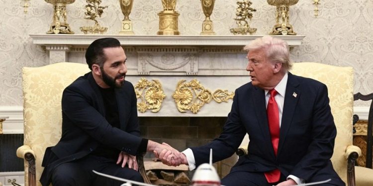 Trump niega ayuda a migrante salvadoreño para regresar a EU