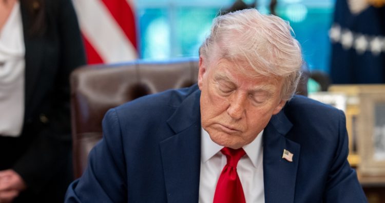 Votantes de EU ven “caóticos” y “aterradores” los primeros meses de Trump: NYT/Siena