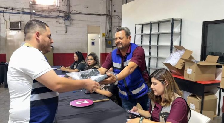 Gobernador Durazo respalda economía familiar con uniformes escolares gratuitos a más de 440 mil alumnos