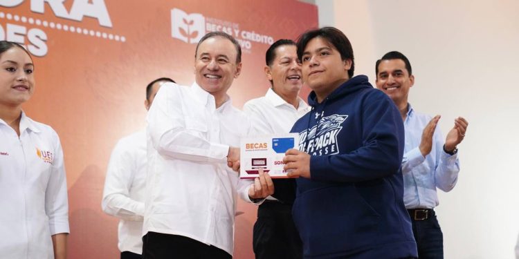 Gobernador Durazo transforma la educación en Sonora con más de 450 mil becas a estudiantes