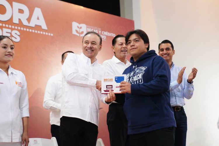 Gobernador Durazo transforma la educación en Sonora con más de 450 mil becas a estudiantes