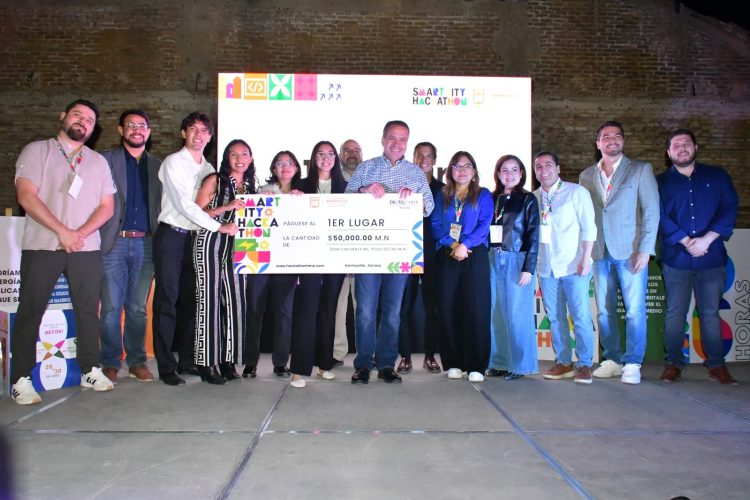 Premia Toño Astiazarán proyecto ganador de energía renovable en Smart City Hackathon 2025