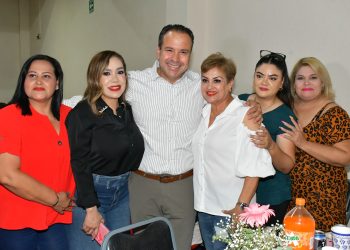 Reconoce Toño Astiazarán a madres trabajadoras del Municipio en su día