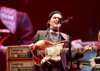 Hace vibrar Caifanes el Foro Rosales con el rock mexicano ante 60 mil asistentes