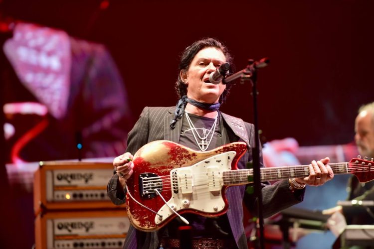 Hace vibrar Caifanes el Foro Rosales con el rock mexicano ante 60 mil asistentes