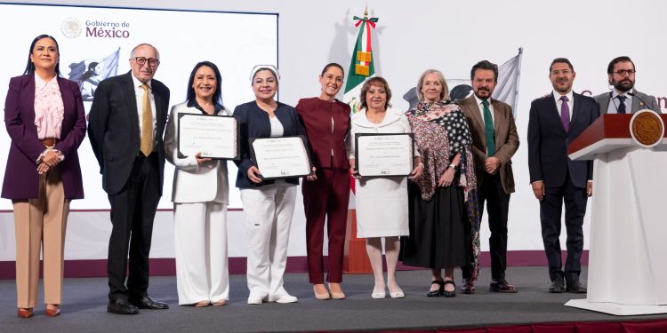 Salud Casa por Casa ha visitado a 8.5 millones de personas adultas mayores y con discapacidad: Presidenta