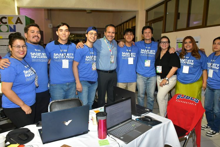 Integra Toño Astiazarán a jóvenes en Hackathon 2025 para modernizar Hermosillo con innovación