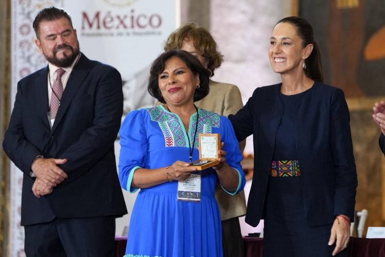 Sheinbaum anuncia incremento salarial del 9% retroactivo a enero y del 1% adicional a partir de septiembre a las Maestras y Maestros de México