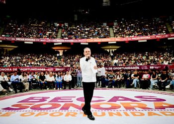 Gobernador Durazo cumple al beneficiar a más de 10 mil universitarios con becas académicas