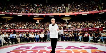 Gobernador Durazo cumple al beneficiar a más de 10 mil universitarios con becas académicas