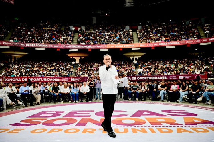 Gobernador Durazo cumple al beneficiar a más de 10 mil universitarios con becas académicas