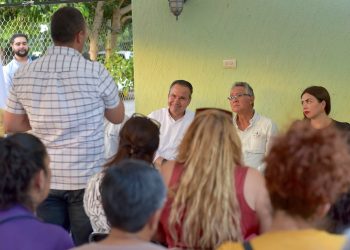 Acerca Toño Astiazarán atención y servicios del Municipio a la colonia Ley 57