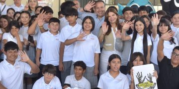 Apoyan Toño Astiazarán y Patty Ruibal a jóvenes con el programa Advertencia para prevenir adicciones