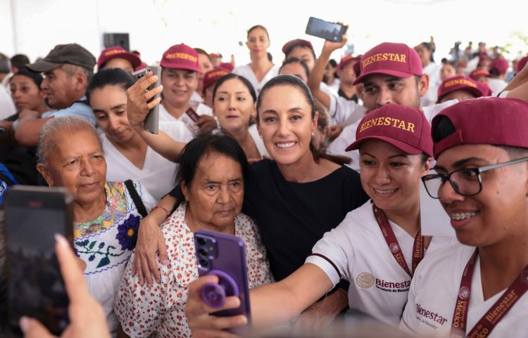 En Aquila, Michoacán, Presidenta Claudia Sheinbaum anuncia que programa salud casa por casa 