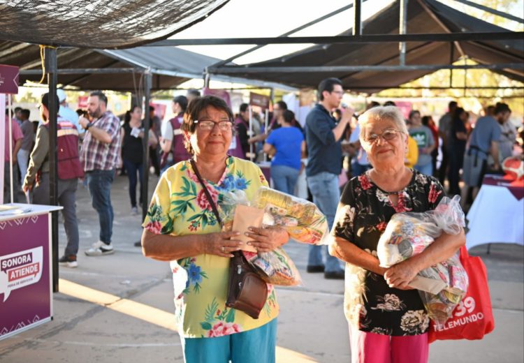 Gobernador Durazo cumple a familias de la colonia Arcoiris con feria de servicios gratuitos “Sonora Atiende”