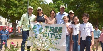 Recibe Toño Astiazarán el distintivo mundial Tree Cities Of The World