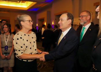 Inauguran Gobernador Durazo y Gobernadora Hobbs cumbre Sonora-Estados Unidos, Arizona-México en Phoenix